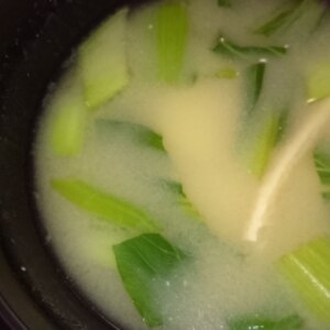 小松菜とエノキのお味噌汁